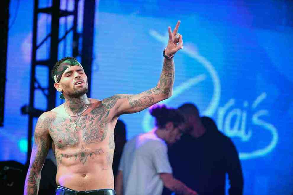 Chris Brown giving peace sign