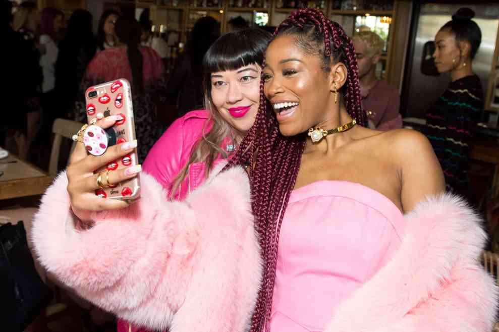 Keke Palmer taking a selfie