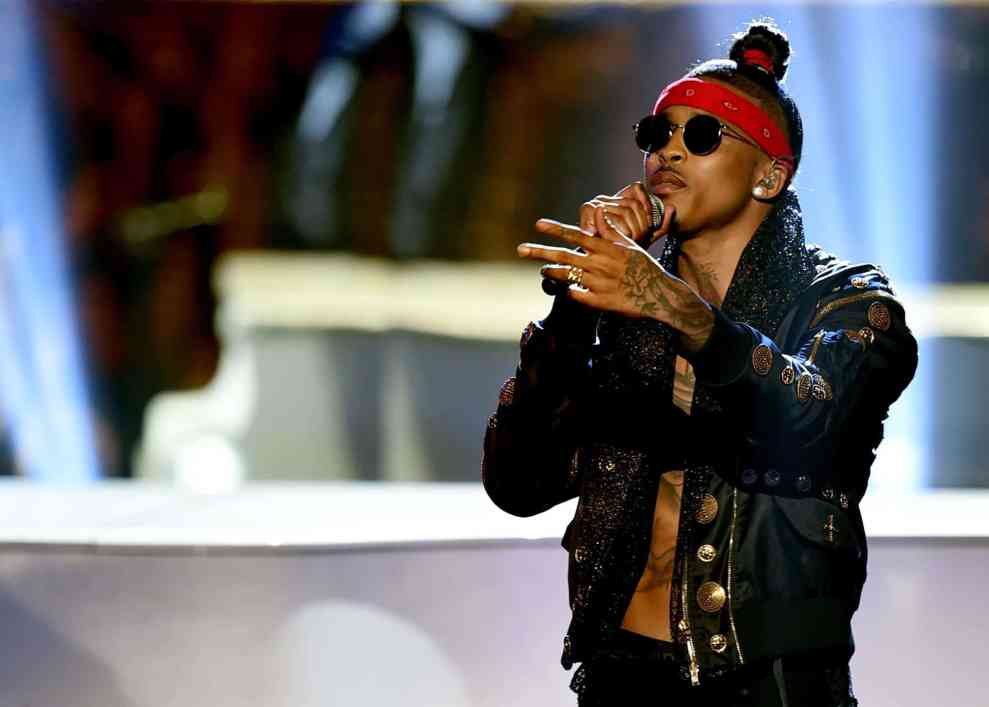 August Alsina performing
