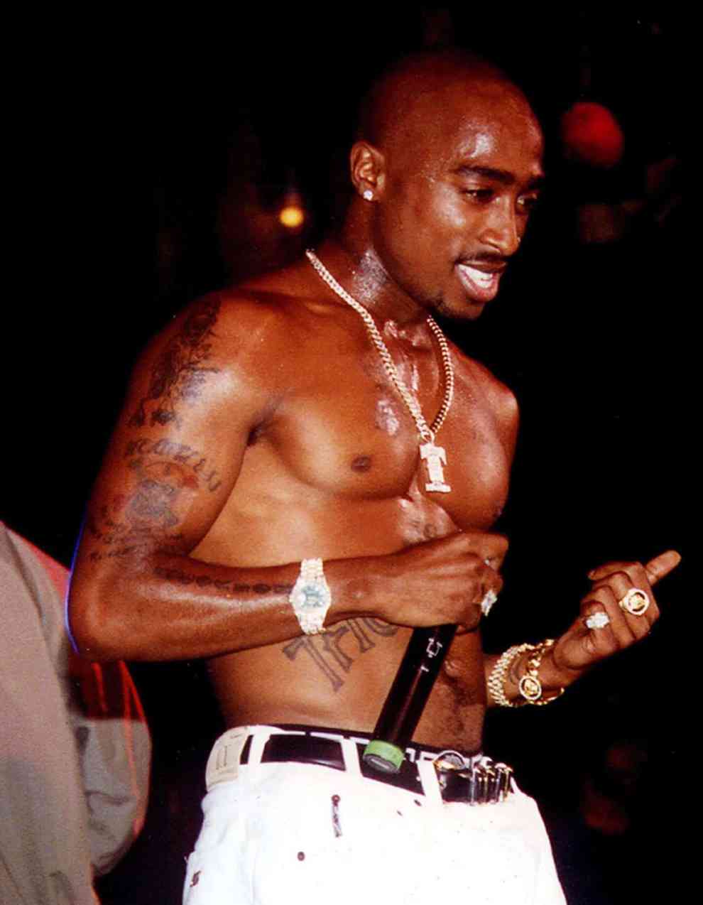 2Pac performing