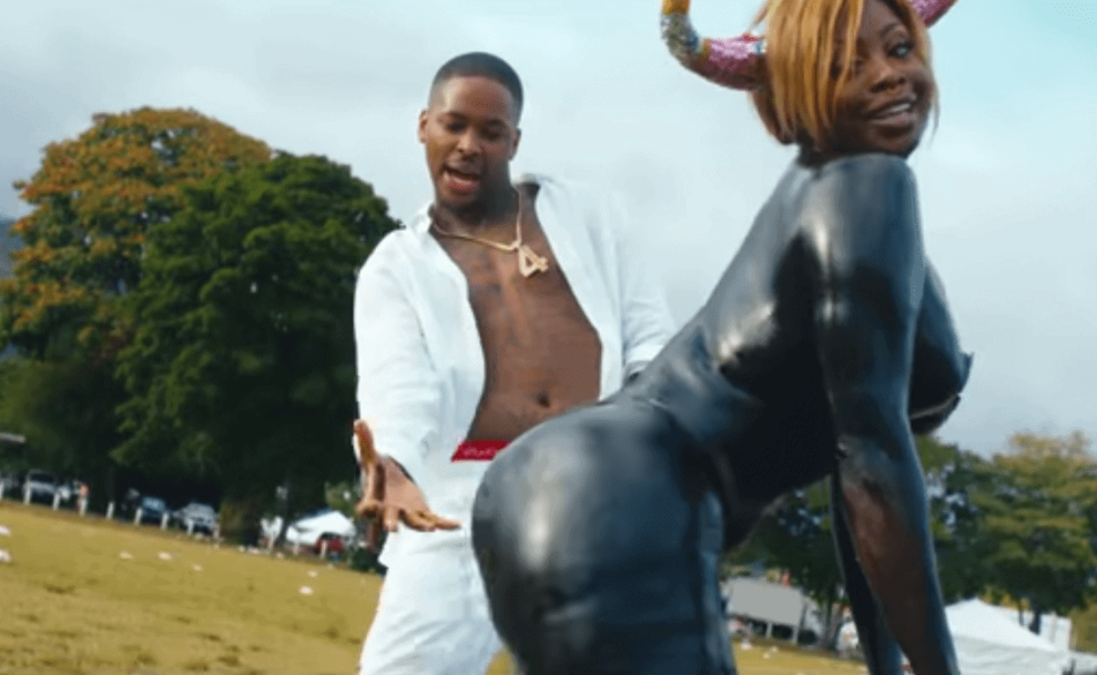 Still from video 'Pop it