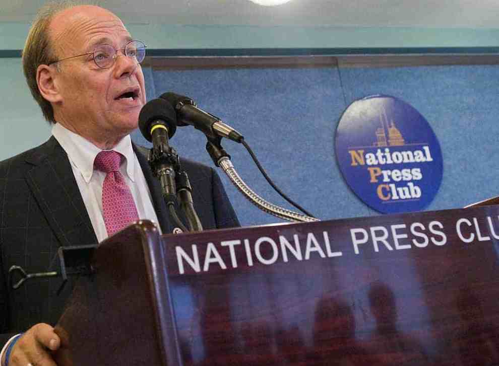 Congressman Steve Cohen speaks at a screening of 'A Healthy Baby Begins With You' at the National Press Conference 2009