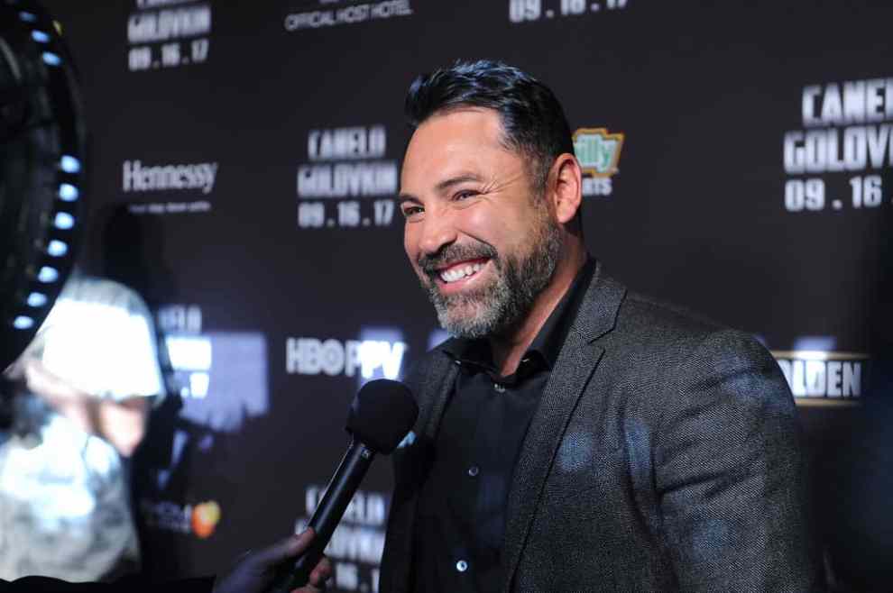 Oscar De La Hoya Returns To Boxing