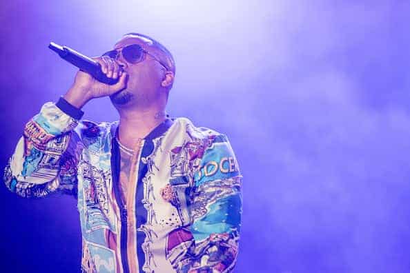 Nas performing on stage