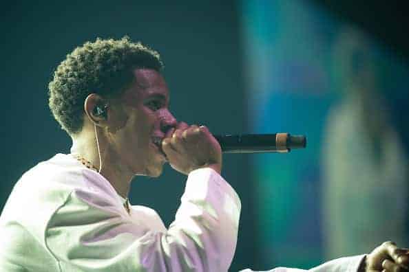 A Boogie Wit Da Hoodie performing.