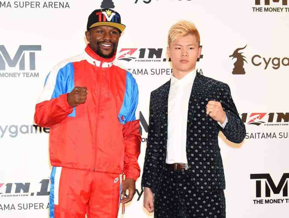 Floyd Mayweather x Tenshin Nasukawa pose together
