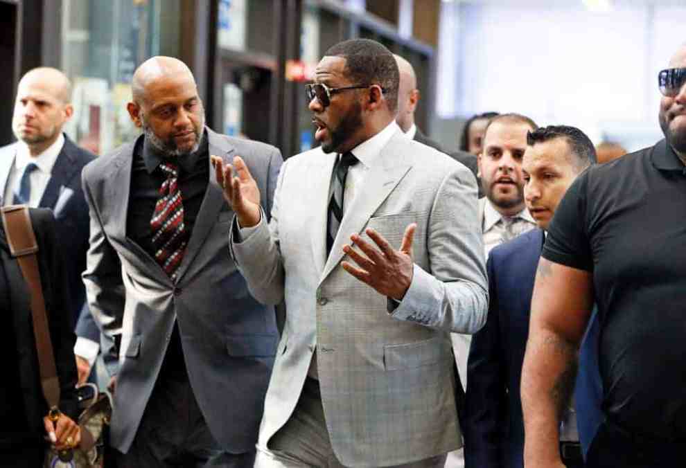 Singer R. Kelly arrives at the Leighton Criminal Courthouse on June 06