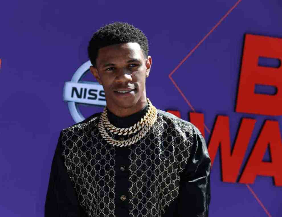 A Boogie wit da hoodie wearing black