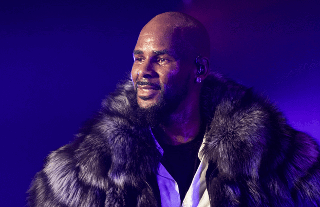 R kelly on stage