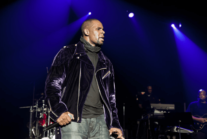 R kelly on stage