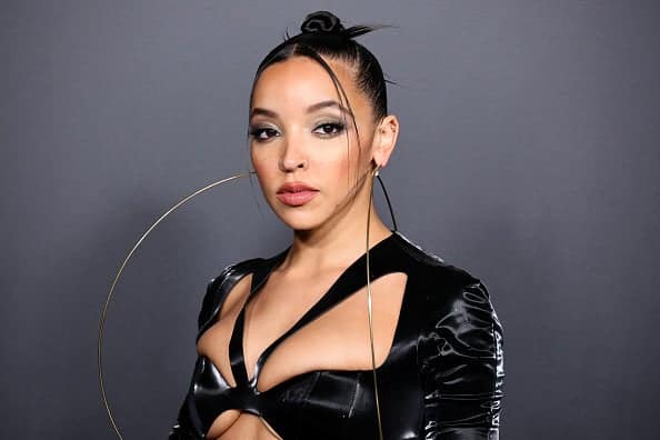 Tinashe Shows Off Toned Abs + Poses Topless, Crowns Herself ‘Man Of The Year’