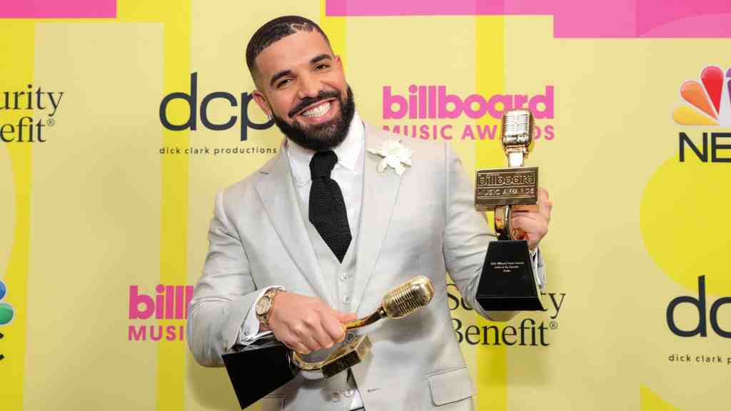 Drake Buys Necklace With 42 Diamonds Representing All The Times He Wanted To Propose