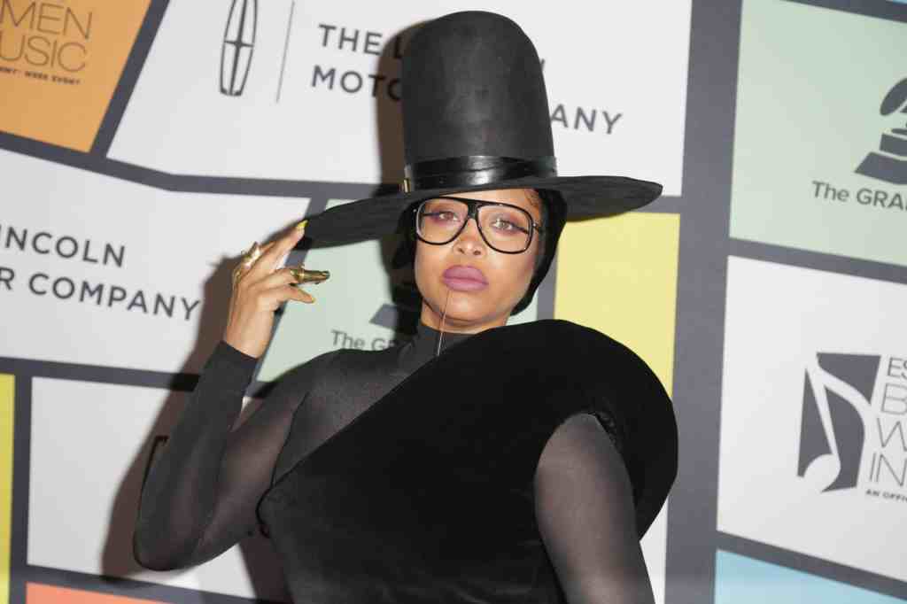 Erykah Badu + Daughter Puma Curry Go Viral Showing Their Butts, Internet Has Mixed Feelings 