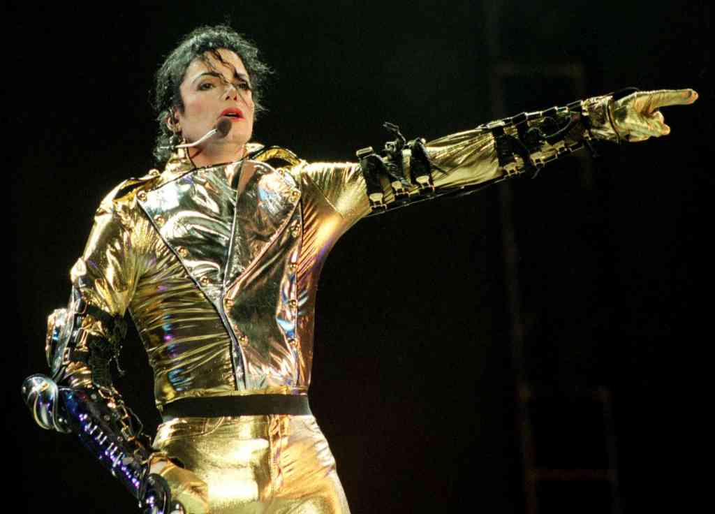 Michael Jackson’s Estate In Talks To Sell 50% Of Catalog For Over $800 Million 