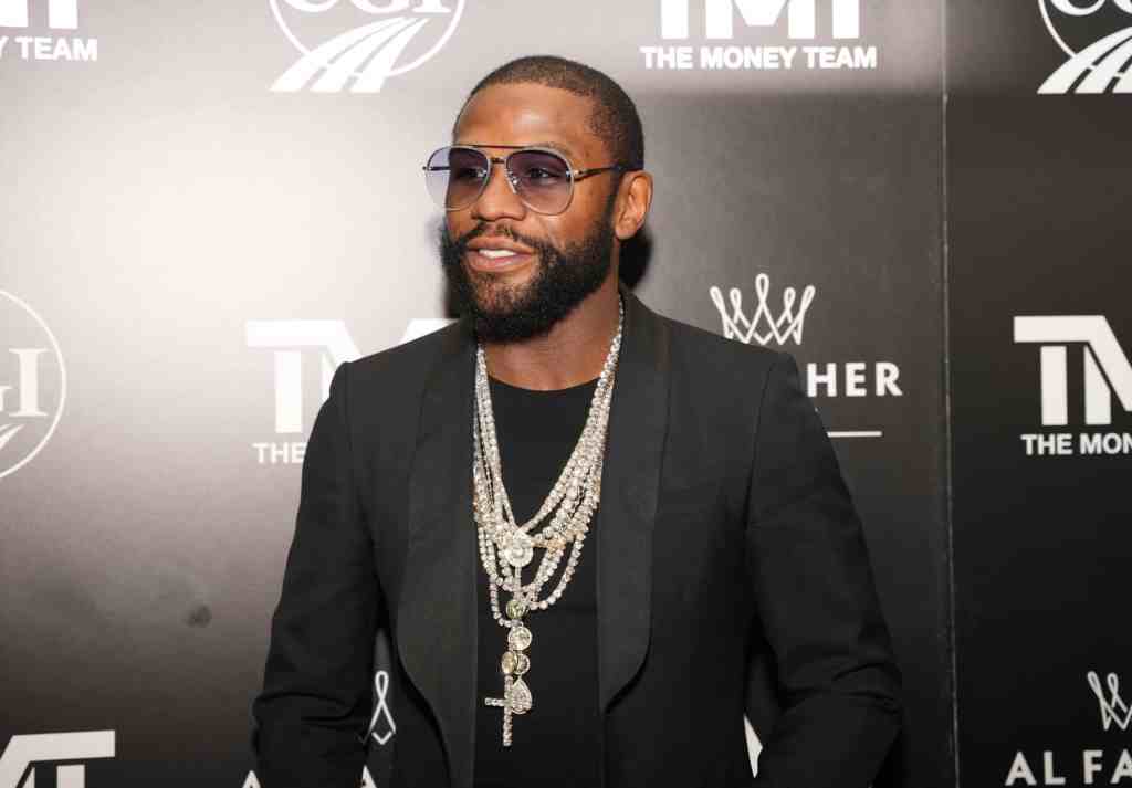 Floyd Mayweather Makes Surprise Visit To New Jersey High School