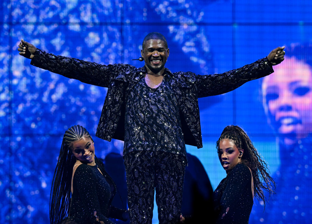 Usher And Chris Tucker Share Hilarious Moment During Show