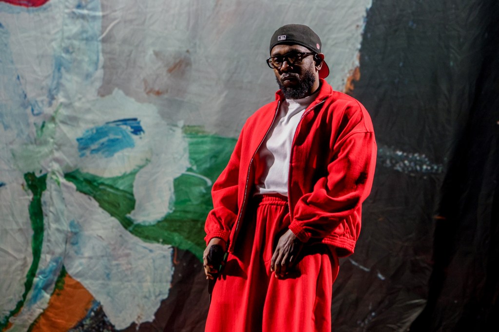 Kendrick Lamar Shows Off His Strength with Pull-Ups in a Public Park