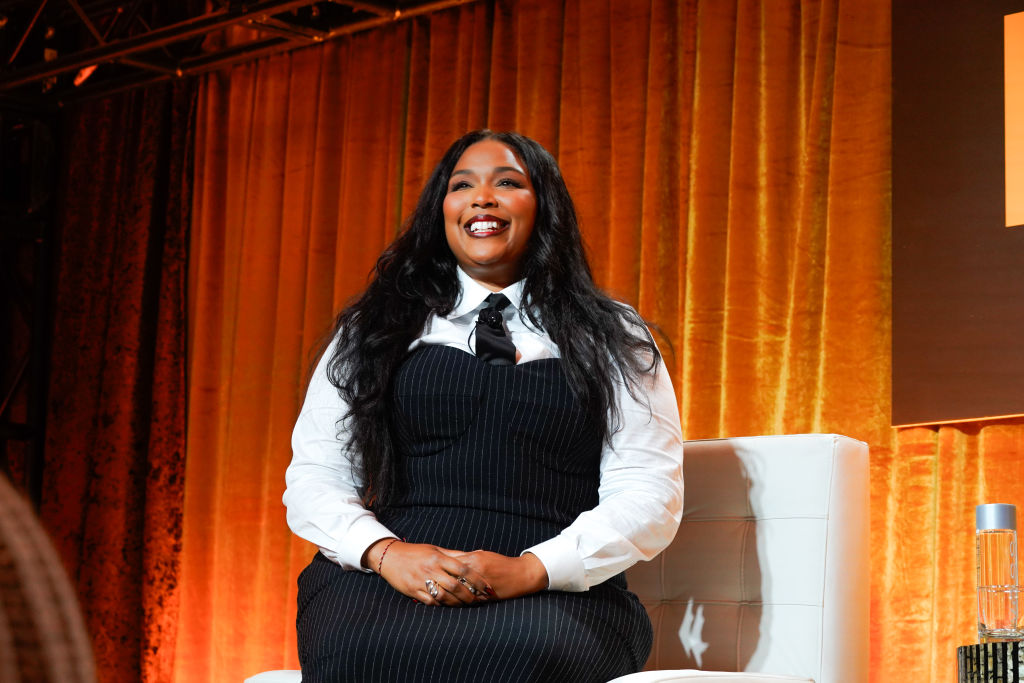 Lizzo Flaunts Slimmer Figure, Finally At ‘Goal Weight’ She Says