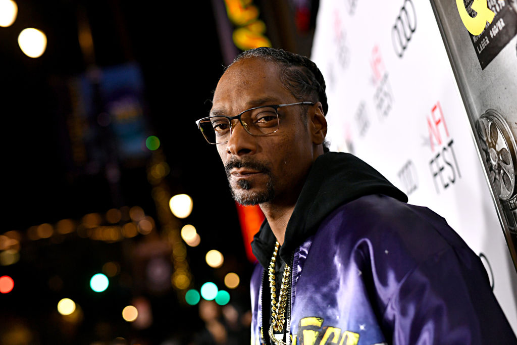 Snoop Dogg Pokes Fun At Bill Belichick And His GF’s Age Gap