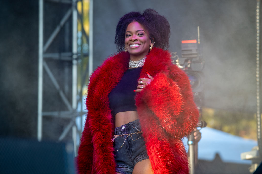Clip of Ari Lennox Revealing Why She Doesn’t Date Women Resurfaces
