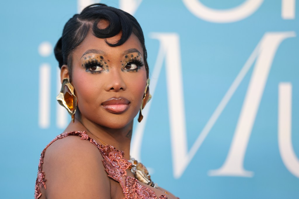 Summer Walker Shuts Down Kanye Talk On Livestream