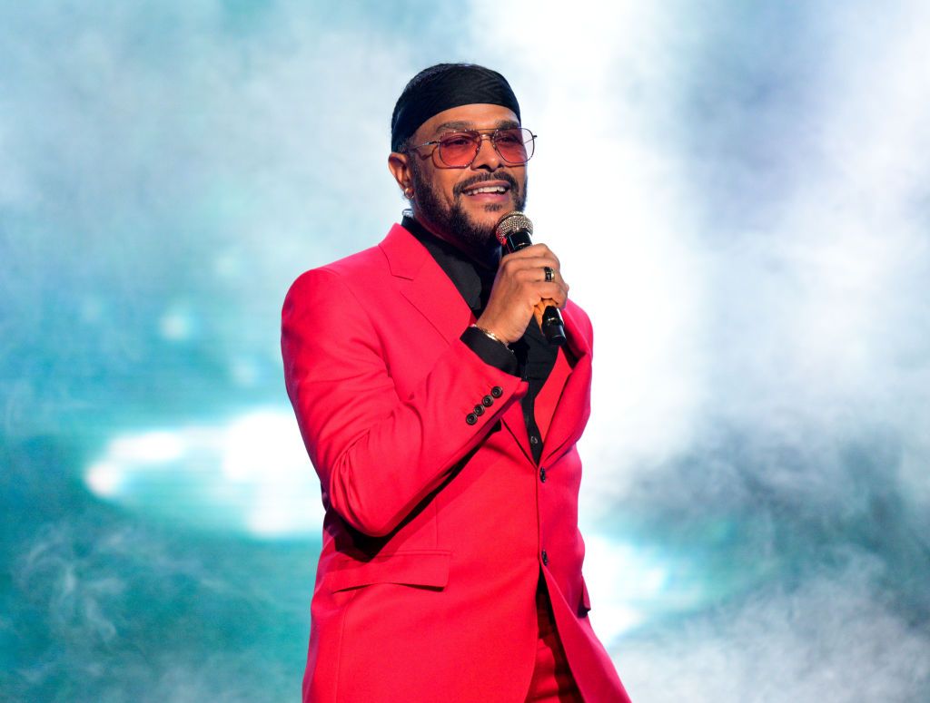 Maxwell Announces ‘The Silent Serenade Ensemble’