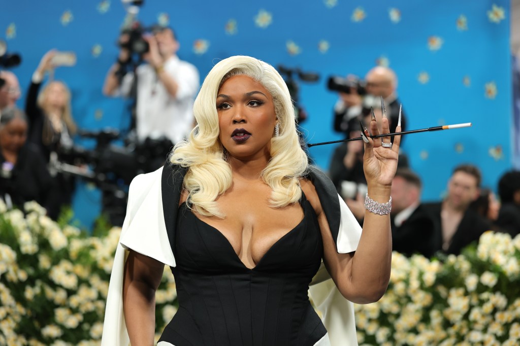 Lizzo Warns Fans: “Don’t Be Famous”