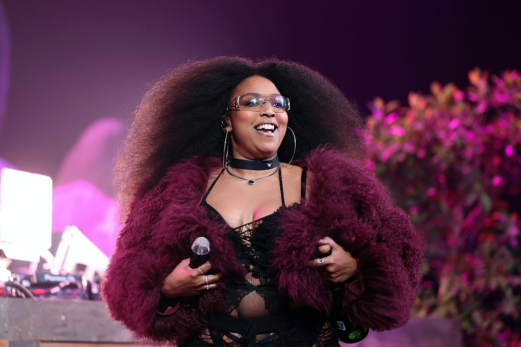 Lizzo Honors Pride Month With Moving Performance Of ‘Somewhere Over The Rainbow’