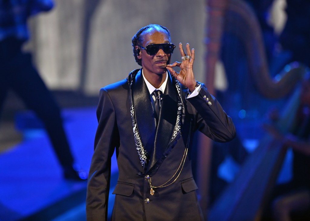 Snoop Dogg Does Surprise Zac Brown Band Performance