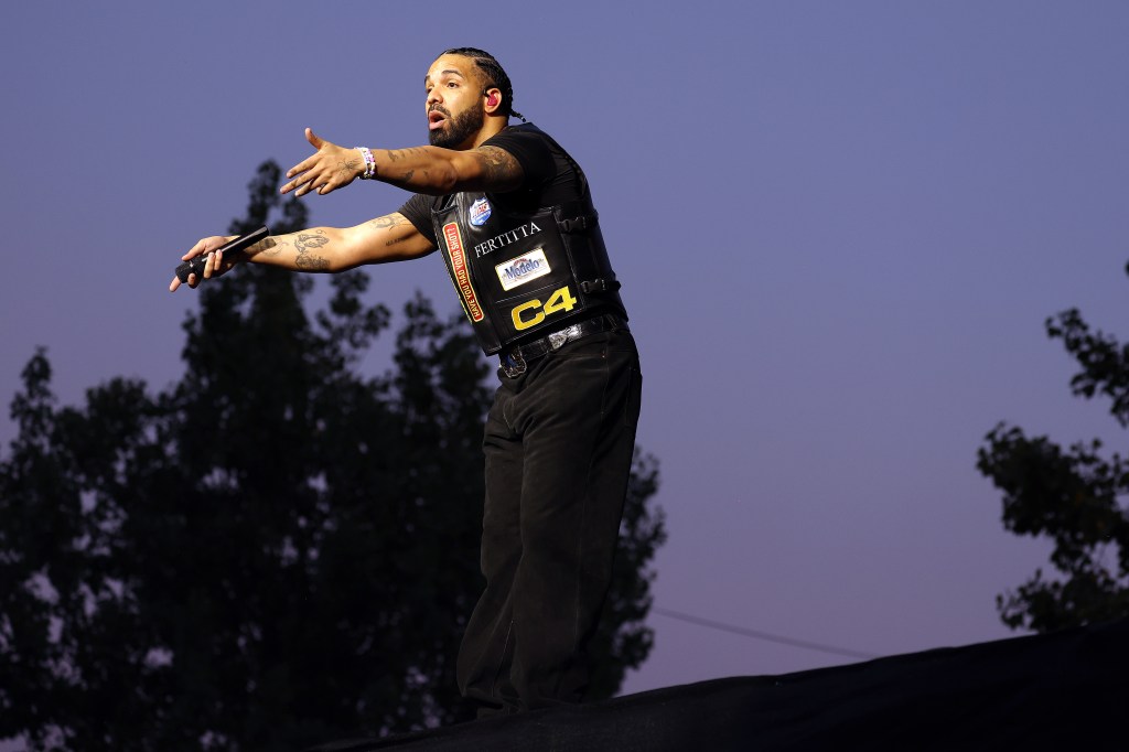 Drake Reschedules Manchester Show Due To Travel Issues