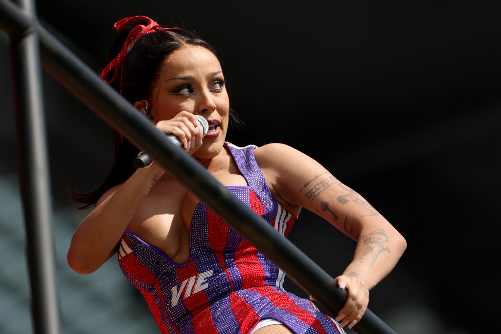 Doja Cat Trolls Sydney Sweeney’s Viral American Eagle Ad