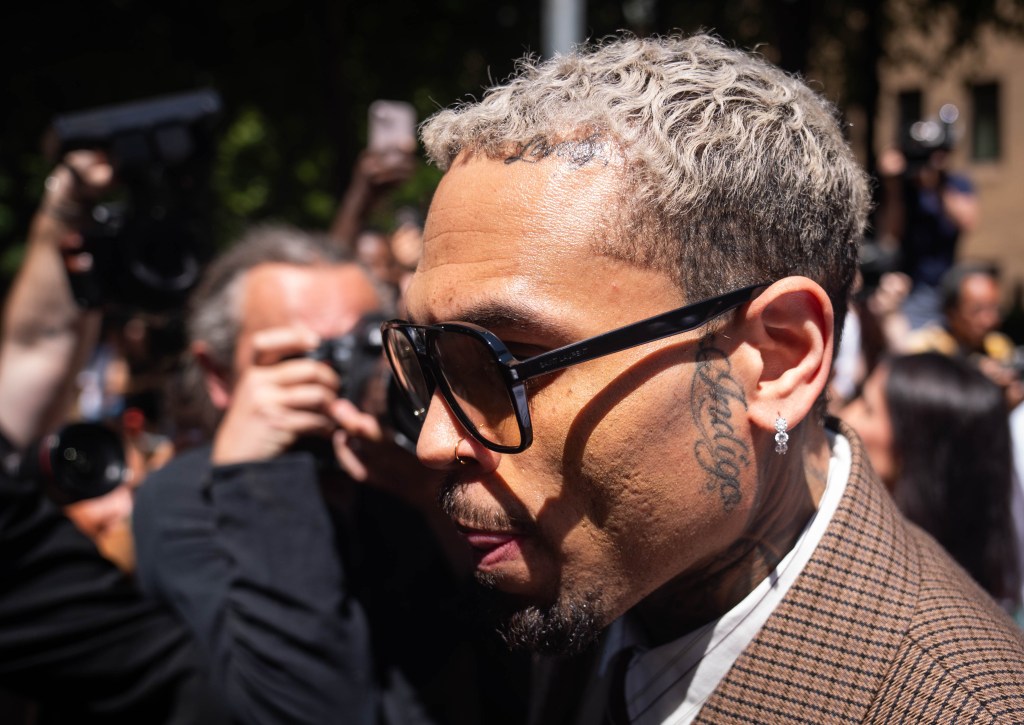 Chris Brown Responds To Fan Complaints Over Tour Setup