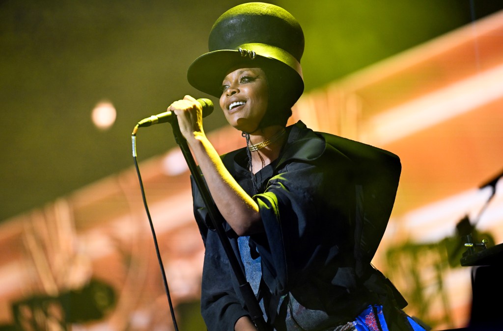 Erykah Badu Chooses Between André 3000 And Black Thought